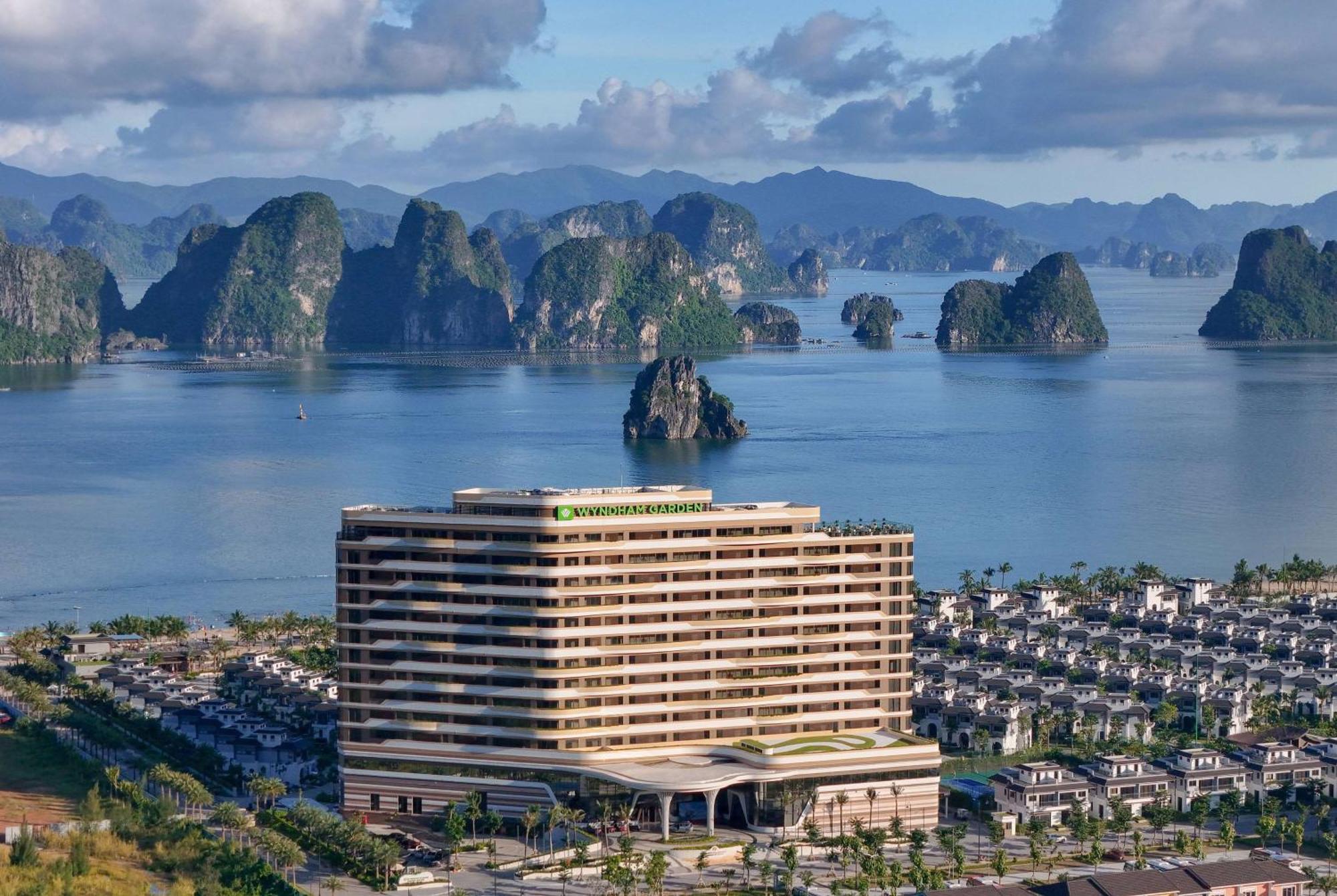 Wyndham Garden Sonasea Van Don Cai Rong Eksteriør bilde